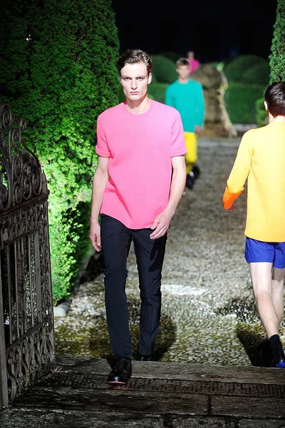 Look 7